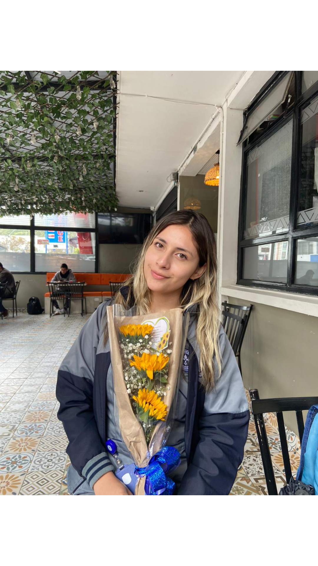 Recibiendo Flores a domicilio floristeria Victoriav